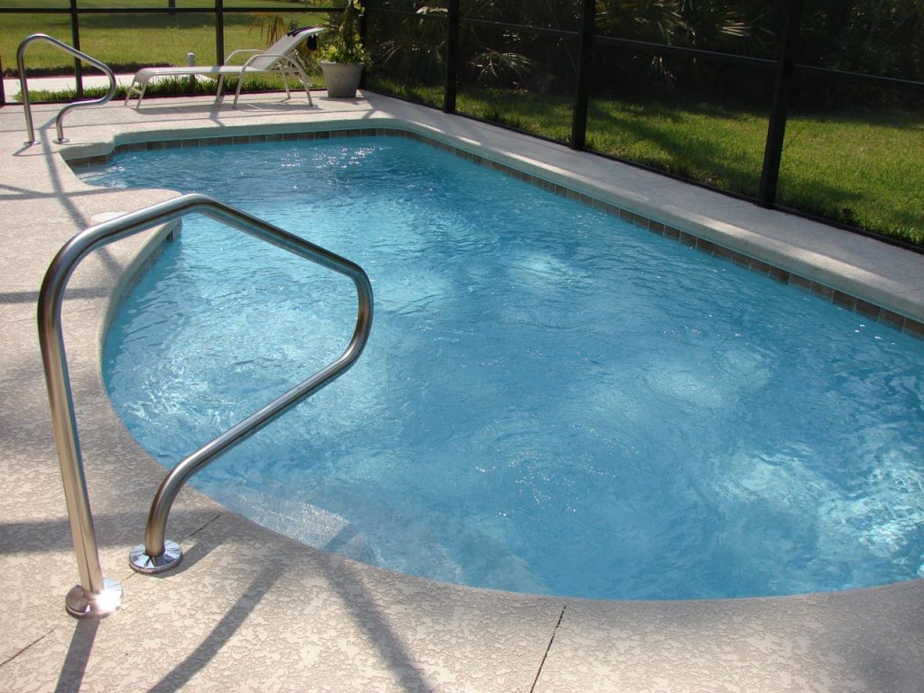 6 Reasons to Choose Concrete Swimming Pool